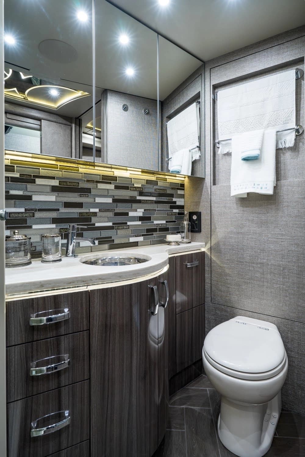 2018 Prevost X3 Motorcoach - Image 17