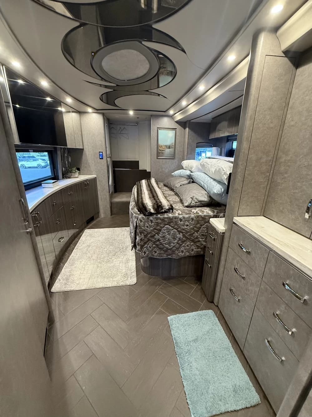 2018 Prevost X3 Motorcoach - Image 19