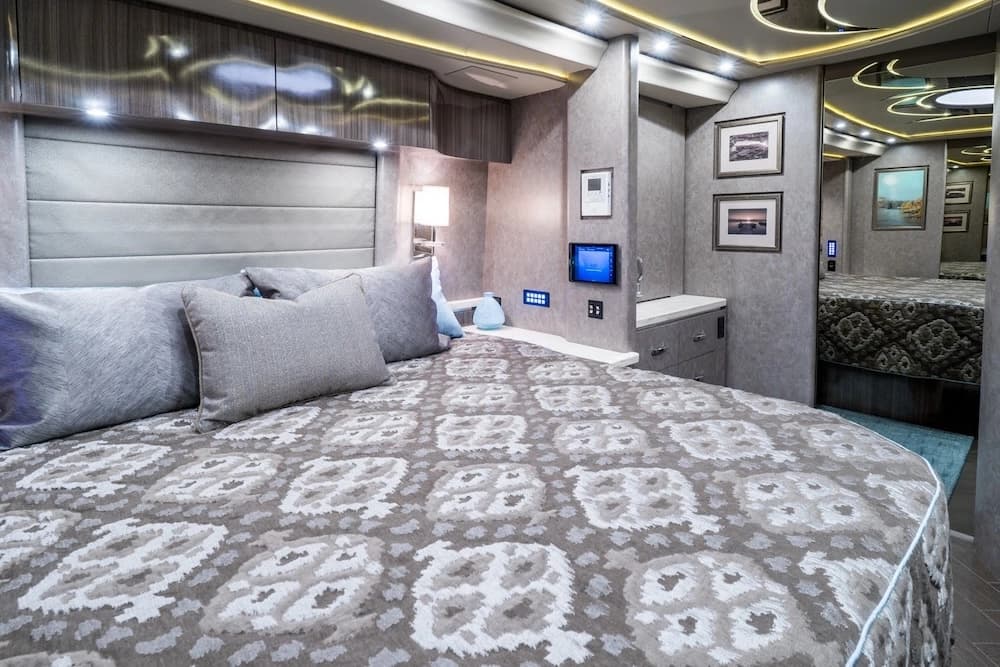 2018 Prevost X3 Motorcoach - Image 22