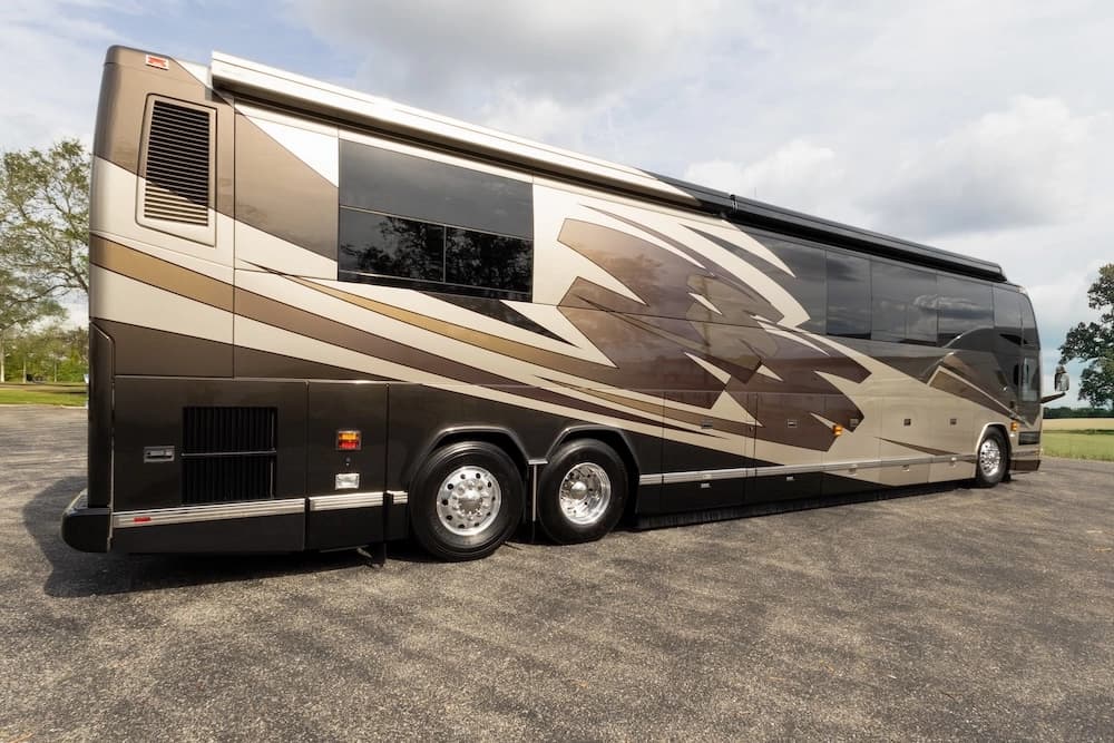 2007 Prevost Featherlite H3-45 Motorcoach - Image 2