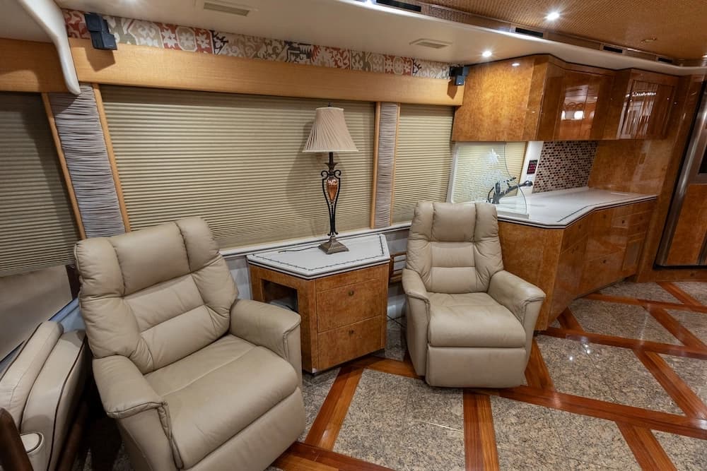 2007 Prevost Featherlite H3-45 Motorcoach - Image 17