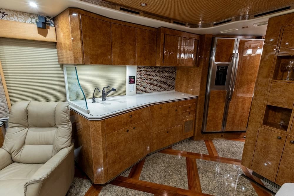 2007 Prevost Featherlite H3-45 Motorcoach - Image 18