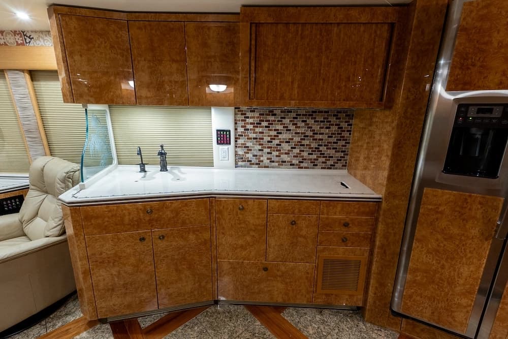 2007 Prevost Featherlite H3-45 Motorcoach - Image 19