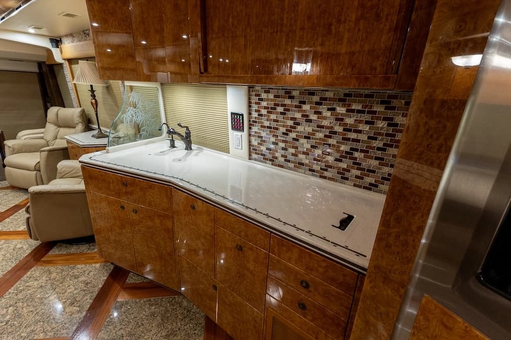 2007 Prevost Featherlite H3-45 Motorcoach - Image 20