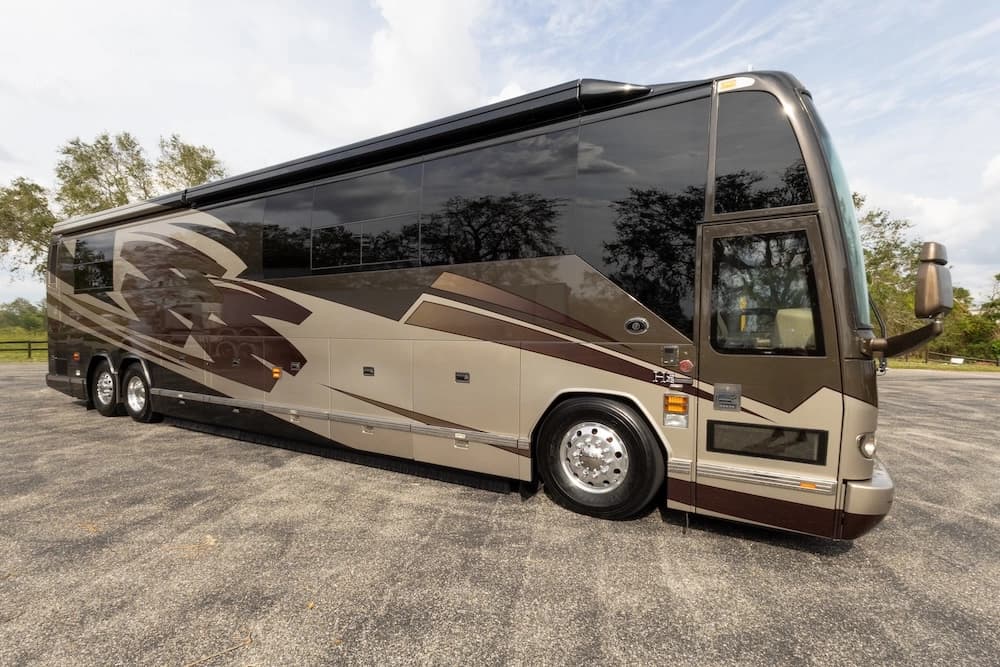 2007 Prevost Featherlite H3-45 Motorcoach - Image 3