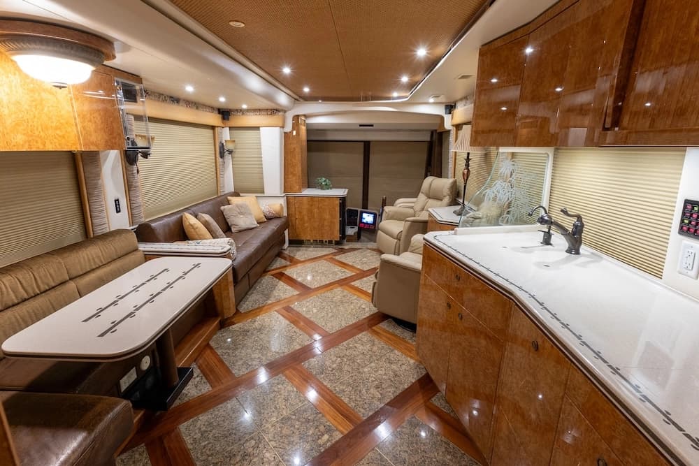 2007 Prevost Featherlite H3-45 Motorcoach - Image 21