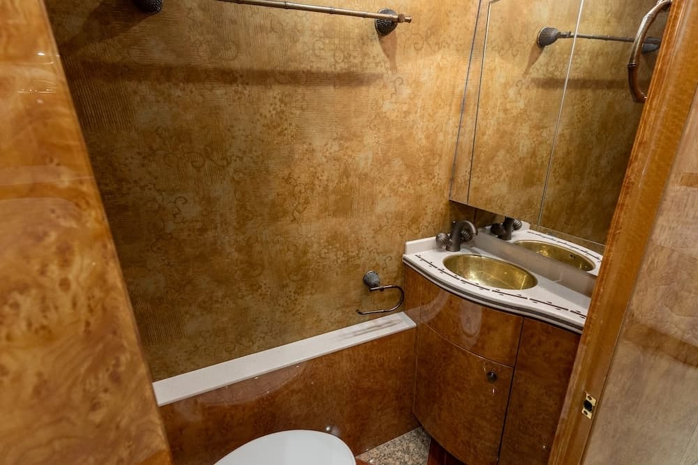 2007 Prevost Featherlite H3-45 Motorcoach - Image 26