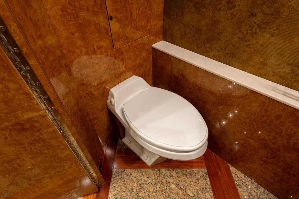 2007 Prevost Featherlite H3-45 Motorcoach - Image 27