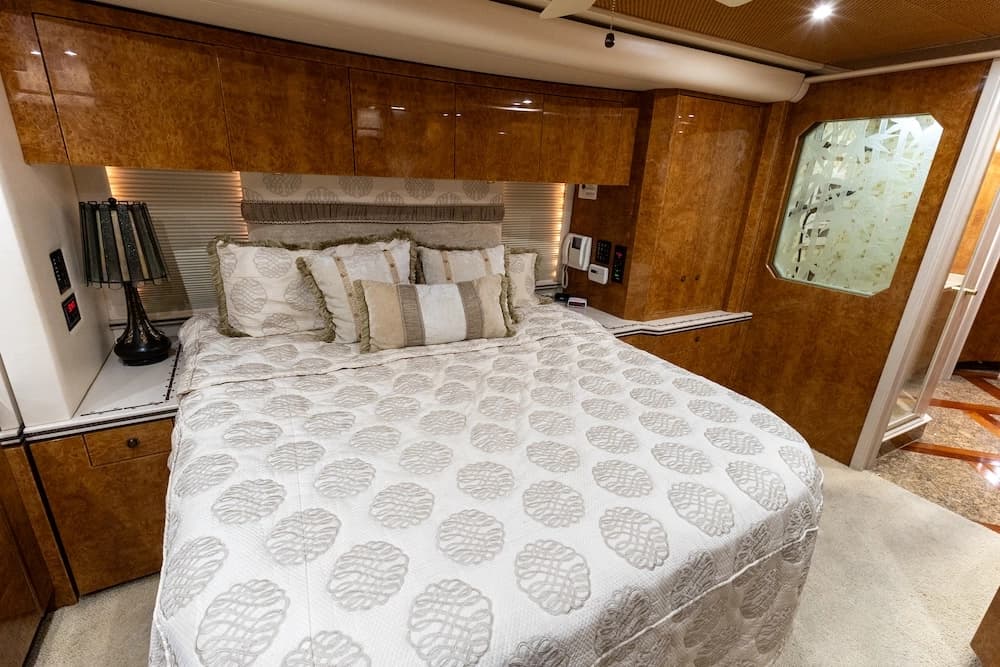 2007 Prevost Featherlite H3-45 Motorcoach - Image 31