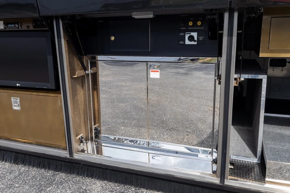 2007 Prevost Featherlite H3-45 Motorcoach - Image 38