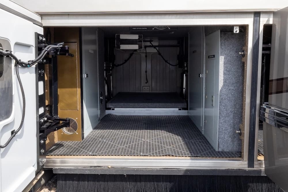 2007 Prevost Featherlite H3-45 Motorcoach - Image 42