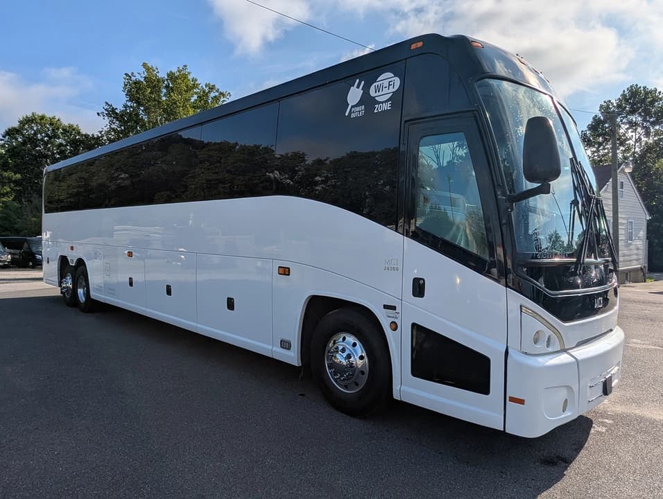 2017 MCI J4500 bus