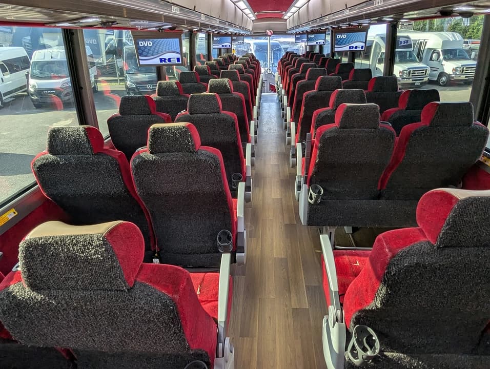 2017 MCI J4500 Motor Coach - Image 3