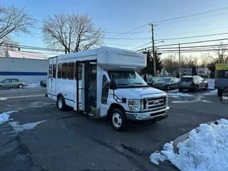 2017 Ford E450 bus