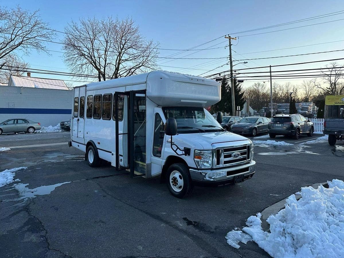 2017 Ford E450 bus
