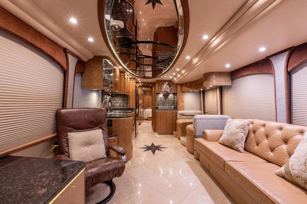 2010 Prevost Millennium H3-45 Motorcoach - Image 8