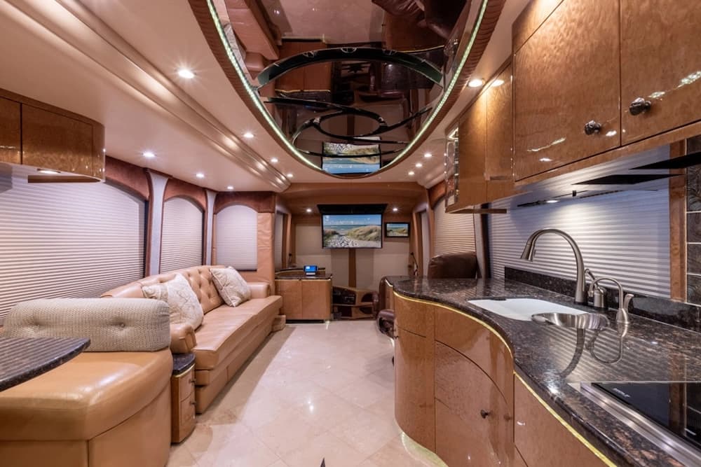 2010 Prevost Millennium H3-45 Motorcoach - Image 9