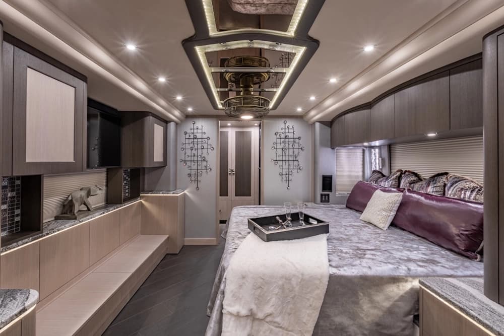 2021 Prevost Millennium H3-45 Motorcoach - Image 8