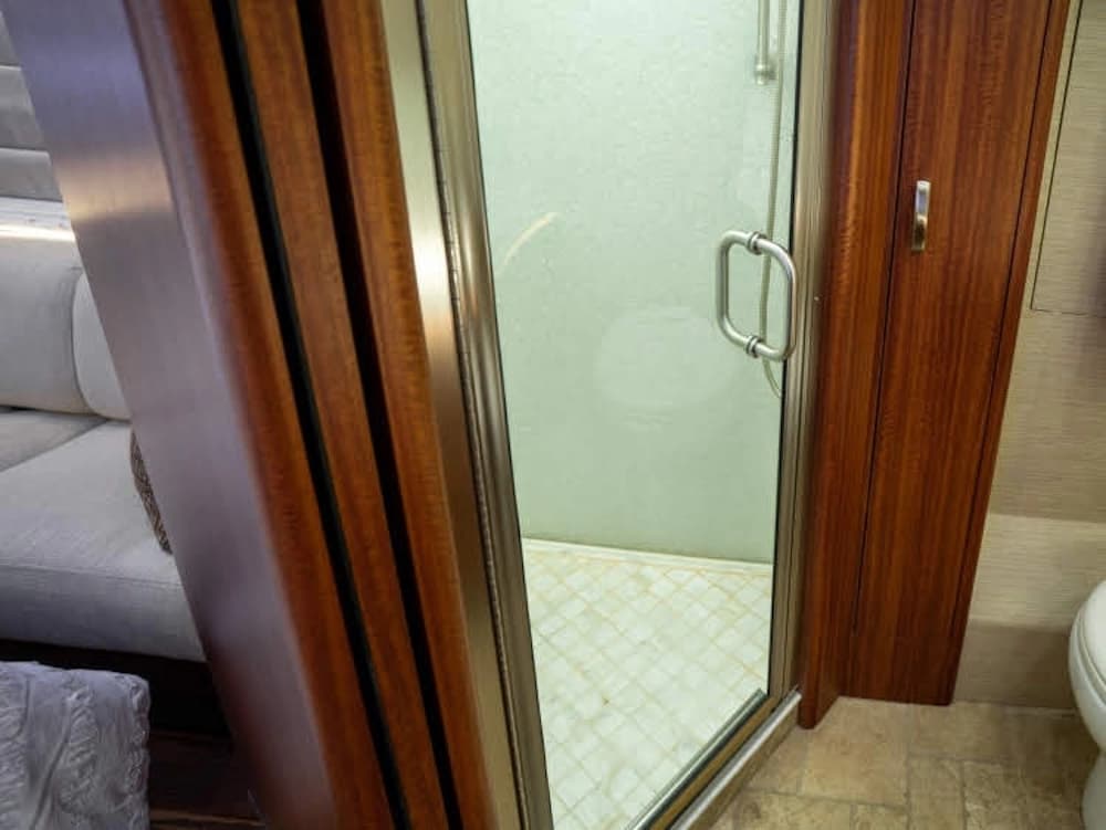 2014 Prevost Marathon H3-45 Motorhome - Image 11