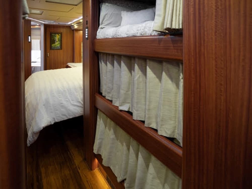 2014 Prevost Marathon H3-45 Motorhome - Image 13