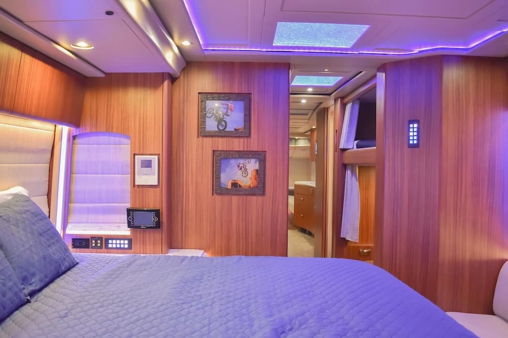 2014 Prevost Marathon H3-45 Motorhome - Image 14