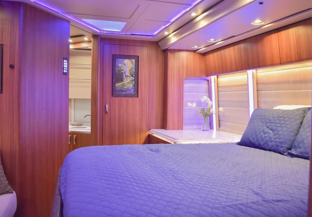 2014 Prevost Marathon H3-45 Motorhome - Image 15