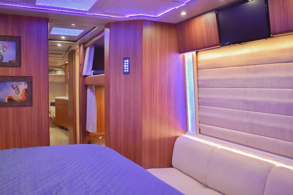 2014 Prevost Marathon H3-45 Motorhome - Image 16