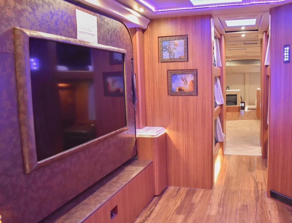 2014 Prevost Marathon H3-45 Motorhome - Image 17