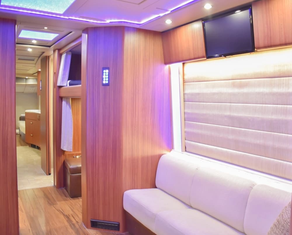 2014 Prevost Marathon H3-45 Motorhome - Image 18