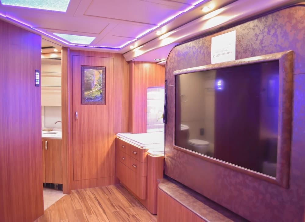 2014 Prevost Marathon H3-45 Motorhome - Image 19