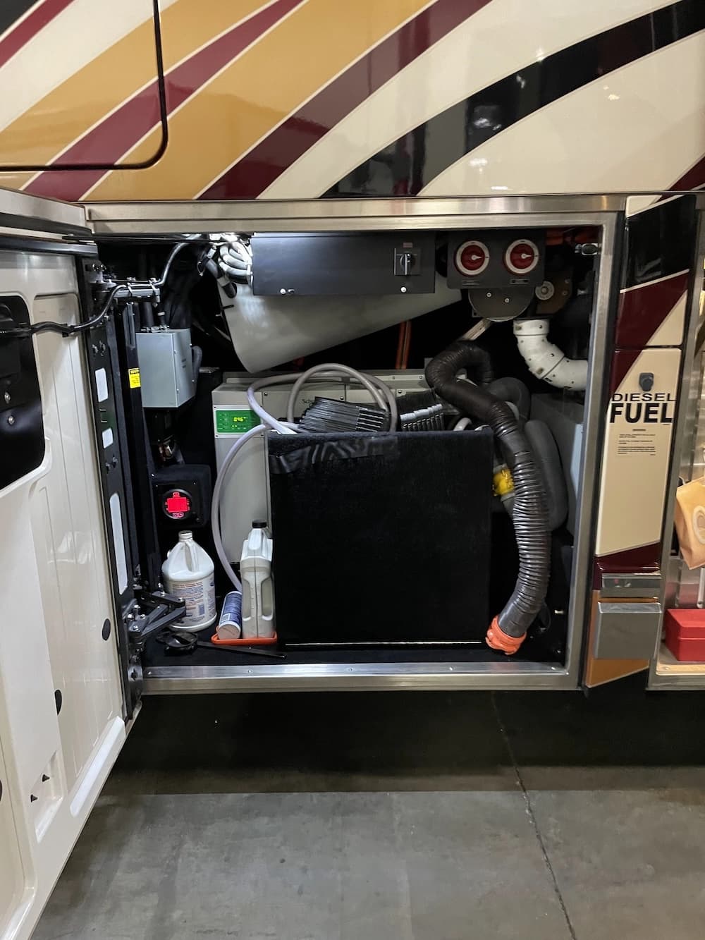 2014 Prevost Marathon H3-45 Motorhome - Image 32