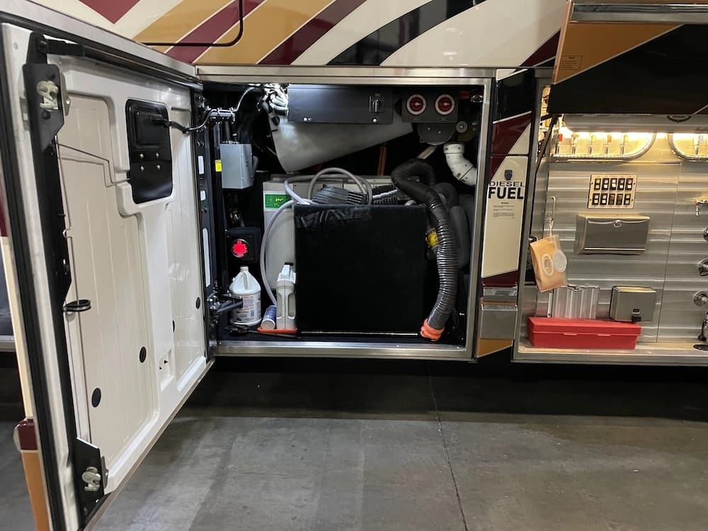 2014 Prevost Marathon H3-45 Motorhome - Image 35