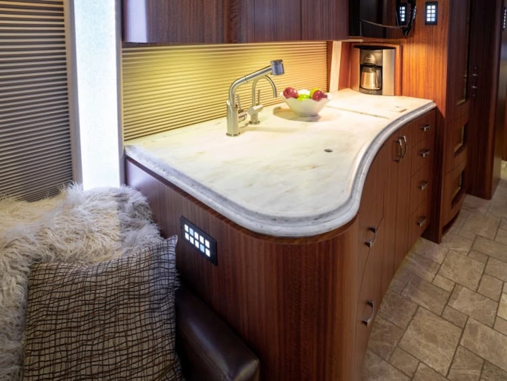 2014 Prevost Marathon H3-45 Motorhome - Image 6