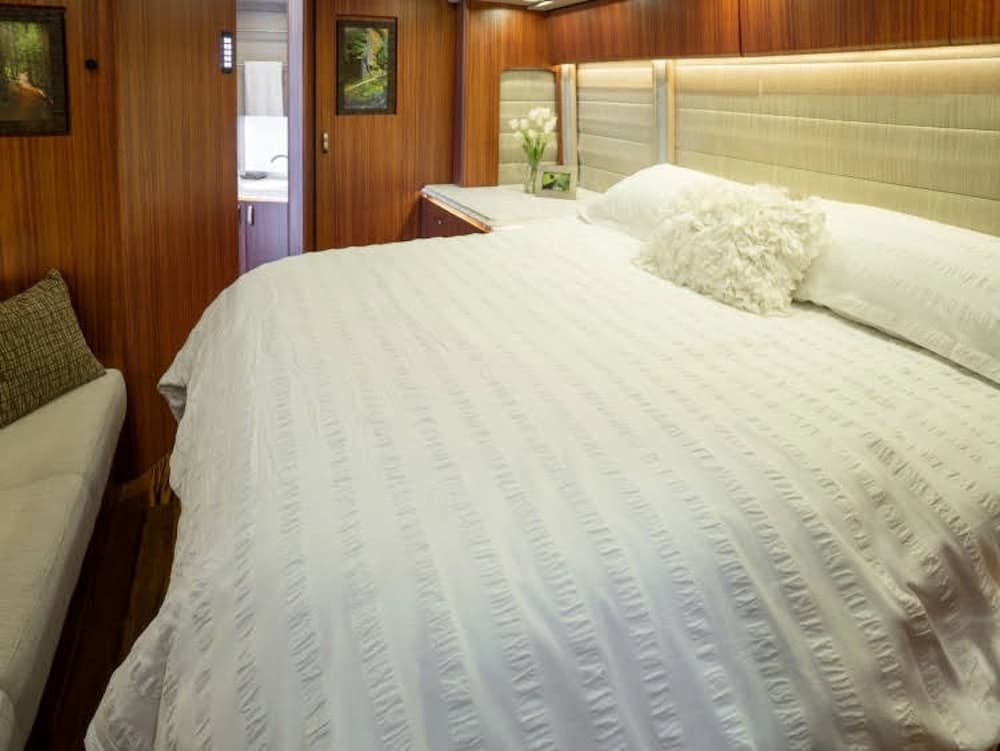 2014 Prevost Marathon H3-45 Motorhome - Image 9