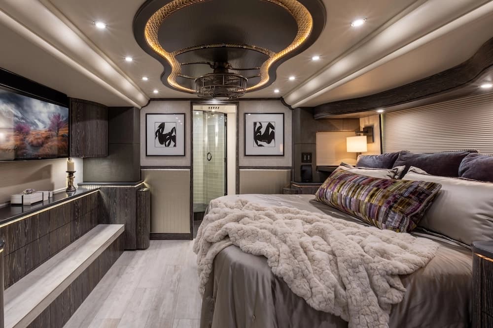 2017 Prevost Millennium H3-45 Motorhome - Image 11