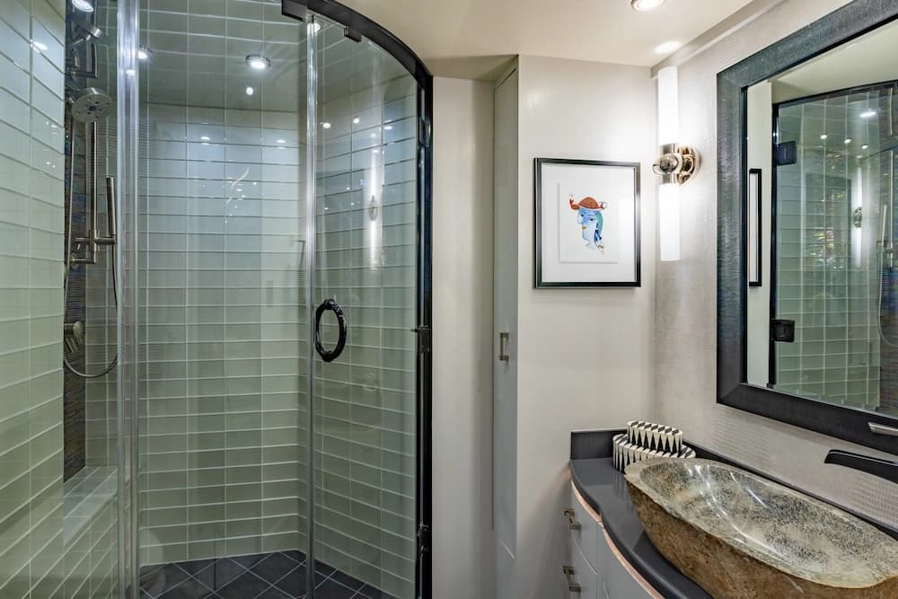 2017 Prevost Millennium H3-45 Motorhome - Image 12