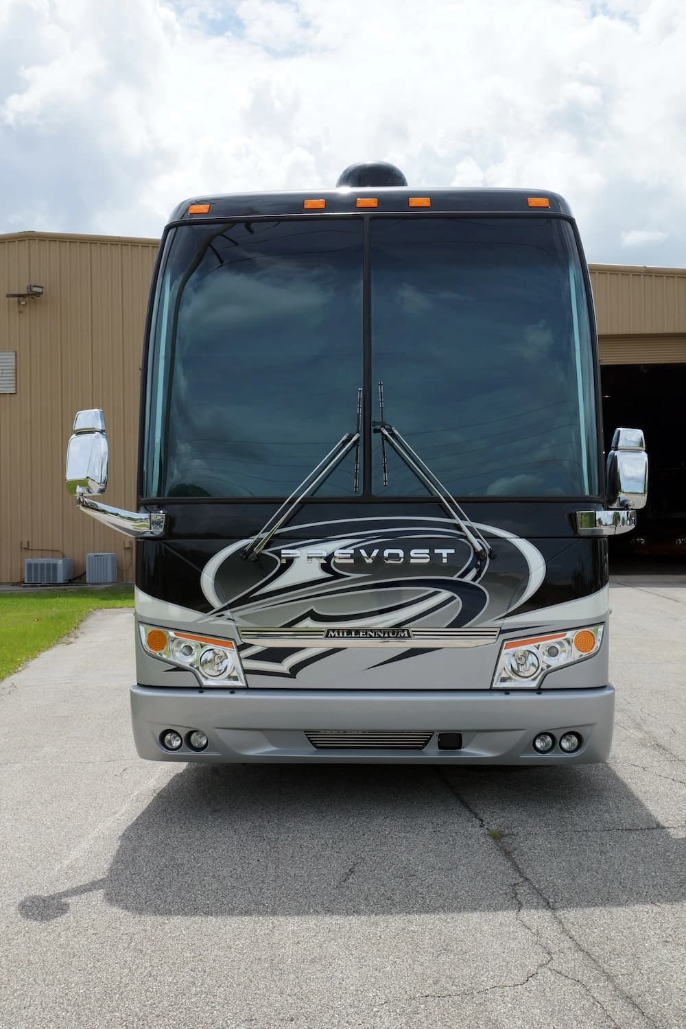 2017 Prevost Millennium H3-45 Motorhome - Image 3