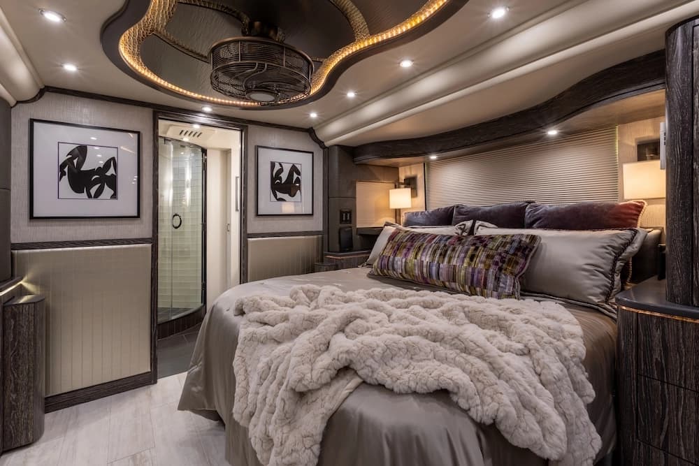 2017 Prevost Millennium H3-45 Motorhome - Image 5