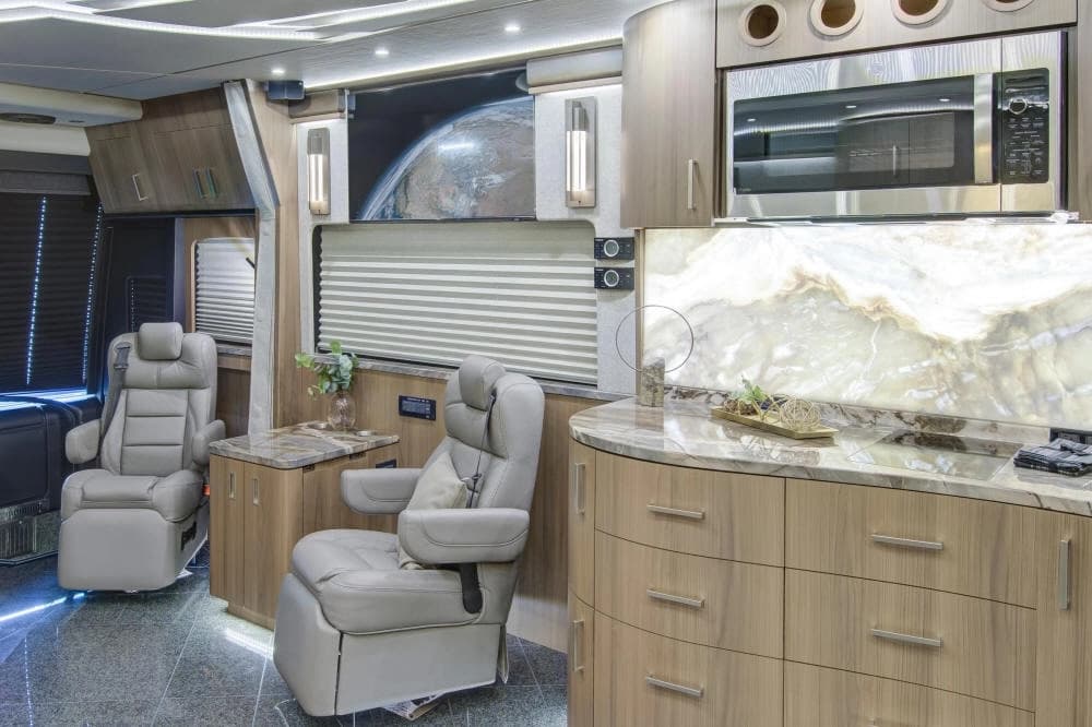 2024 Prevost Florida Coach X3 Motorhome - Image 12