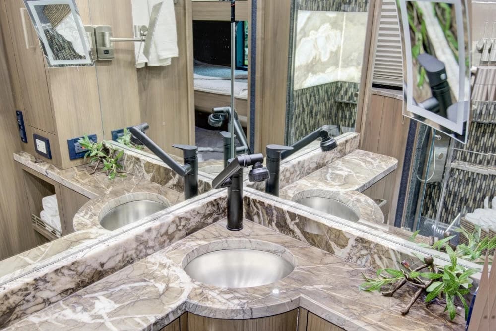 2024 Prevost Florida Coach X3 Motorhome - Image 24