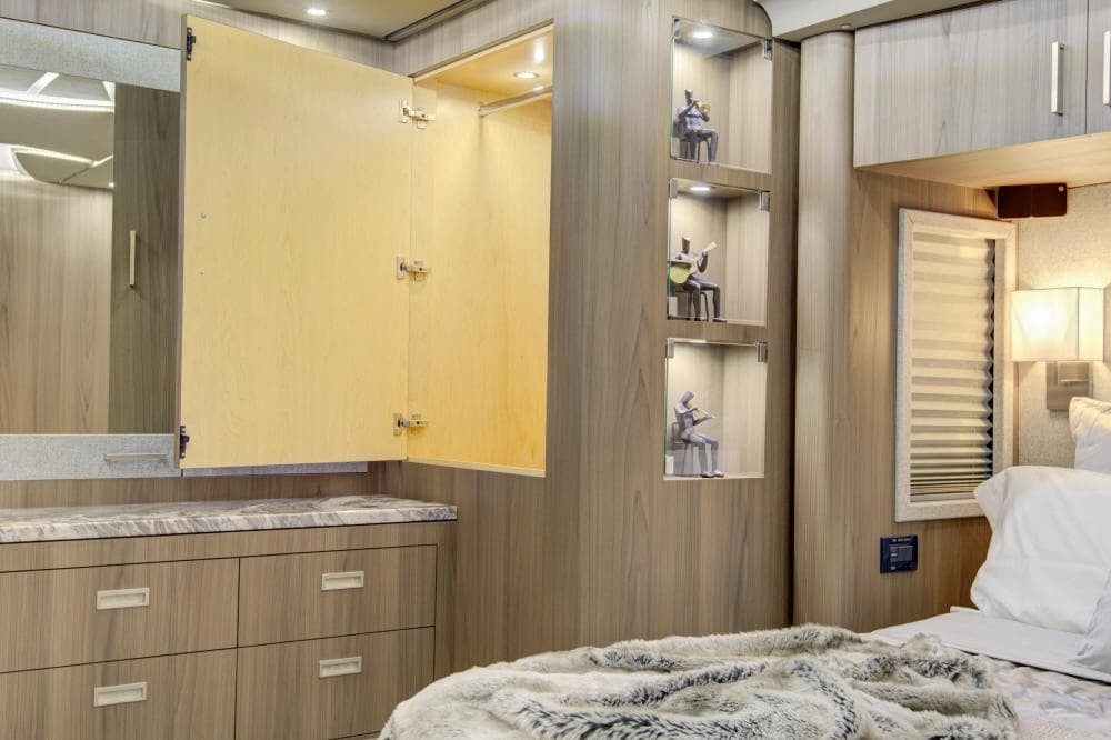 2024 Prevost Florida Coach X3 Motorhome - Image 28