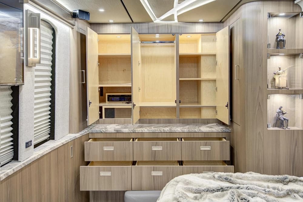 2024 Prevost Florida Coach X3 Motorhome - Image 29