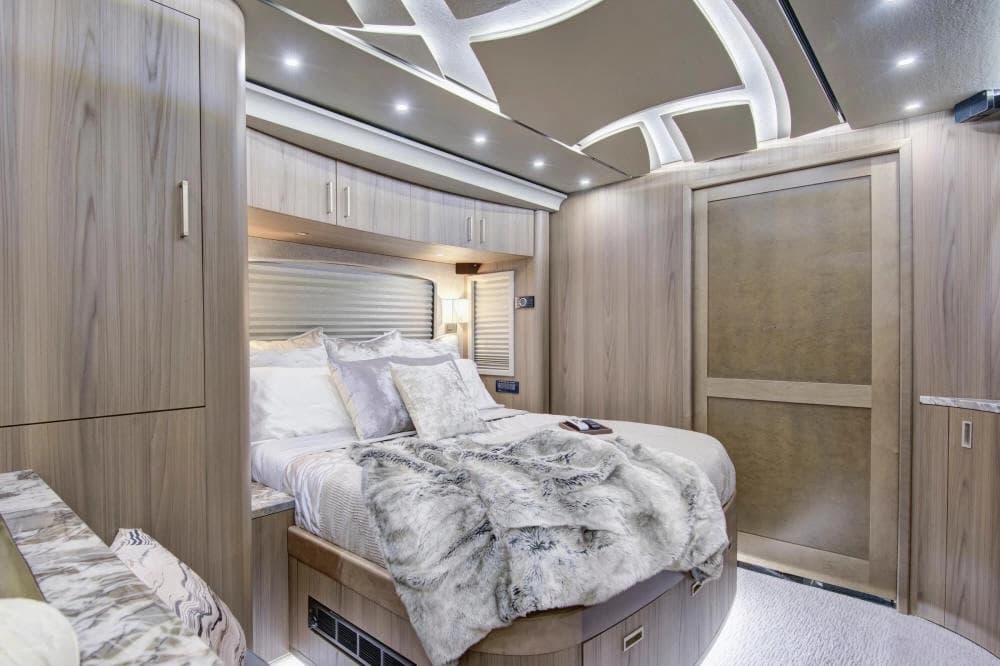 2024 Prevost Florida Coach X3 Motorhome - Image 32