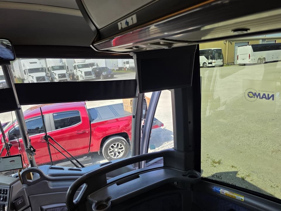 2006 MCI J4500 Coach Bus - Image 12