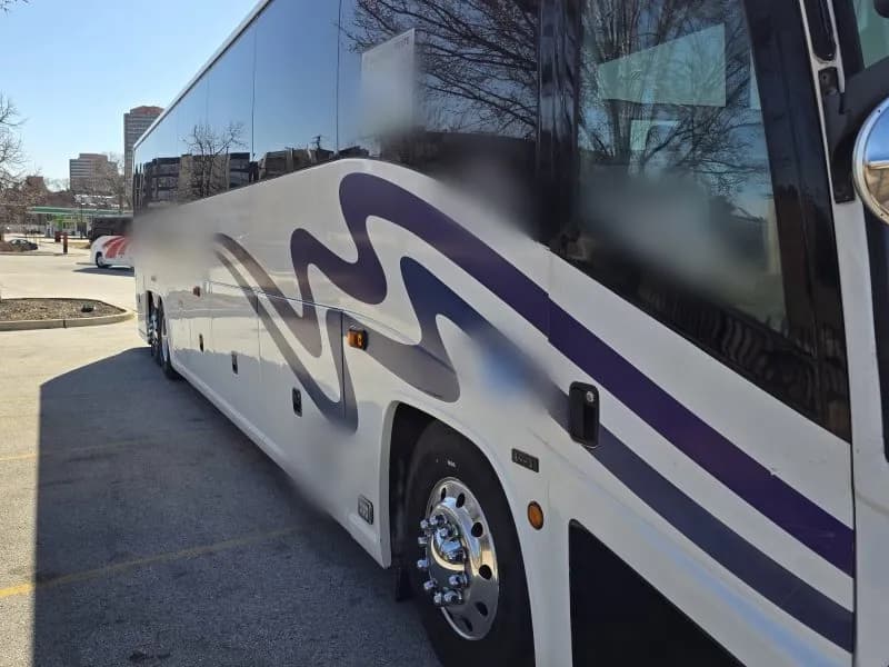 2006 MCI J4500 Coach Bus - Image 5