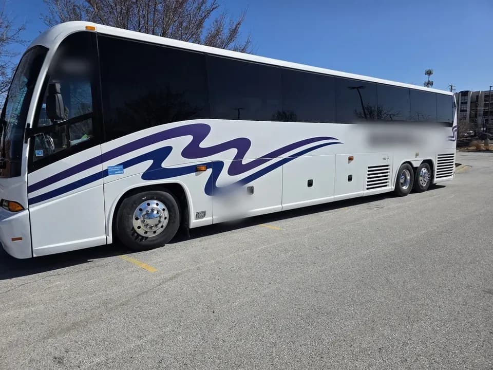 2006 MCI J4500 bus