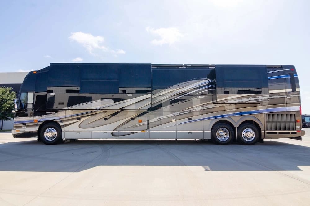 2016 Prevost Liberty Elegant Lady H3-45 Motorcoach - Image 12
