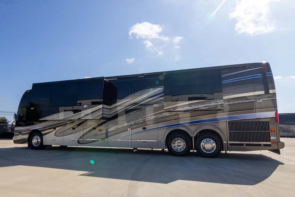 2016 Prevost Liberty Elegant Lady H3-45 Motorcoach - Image 13
