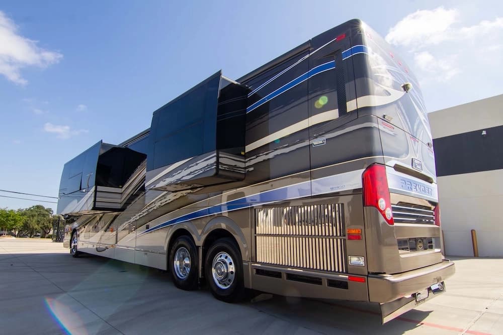 2016 Prevost Liberty Elegant Lady H3-45 Motorcoach - Image 14