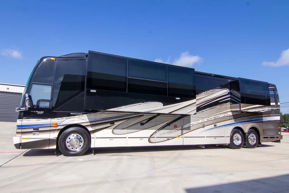 2016 Prevost Liberty Elegant Lady H3-45 Motorcoach - Image 18